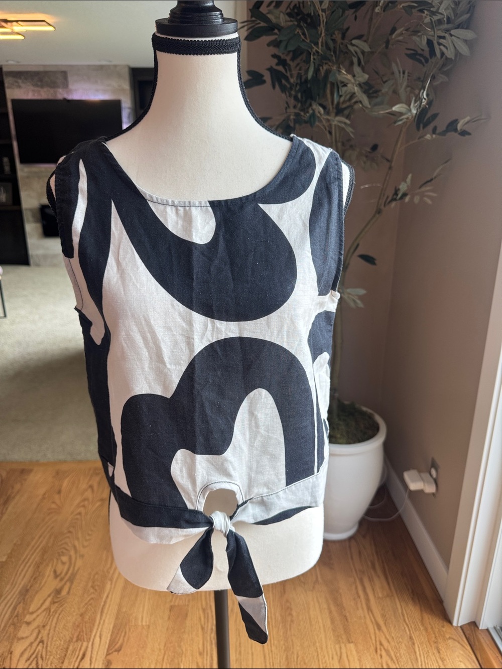 Tie-Front Sleeveless Crop Top in Black & White